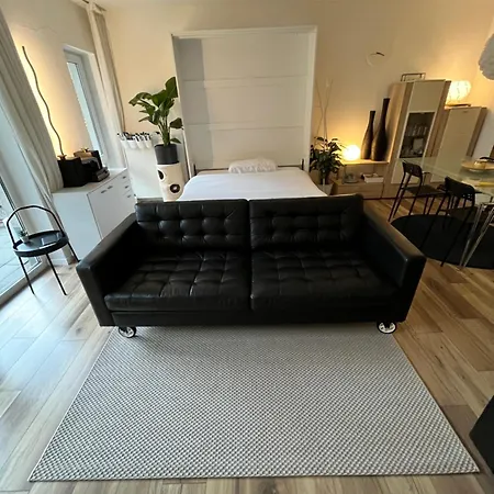 Separate Privat In Shared With 2 Cats And 1 Person Апартаменты Дюссельдорф