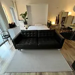 Separate Privat In Shared With 2 Cats And 1 Person Apartment Dusseldorf